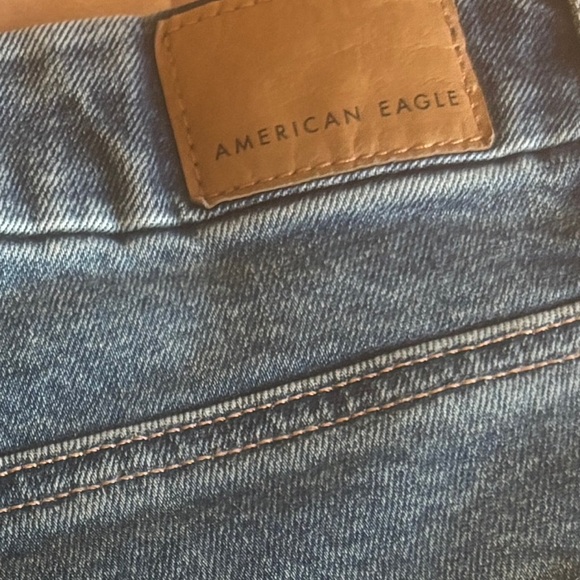 American Eagle Curvy Mom Jeans Size 6 High Rise Straight Leg Medium Wash - Picture 4 of 7